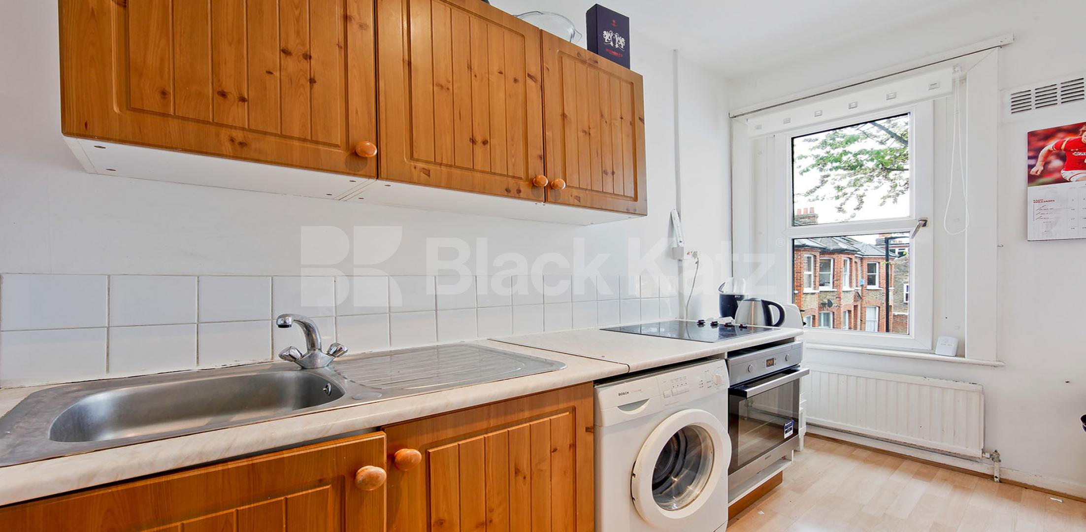 			NEW INSTRUCTION , 2 Bedroom, 1 bath, 1 reception Apartment			 Glenelg Road, Clapham North/Brixton 